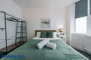 3 Bedroom House Workstays UK - Image 5