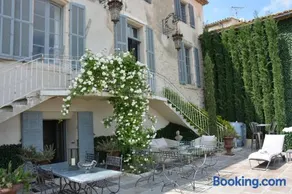 Le Petit Chateau - Image 1