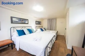 Bright 3bed basement with backyard & free parking - Image 2