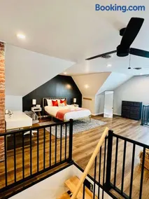 Rivertown Retreat in Downtown Verona - Image 4