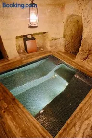 Secluded Maisonette with Caved Pool - Image 1