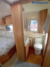 Railway cottage caravan - Image 5