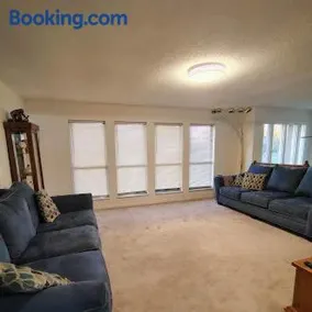 Family-Friendly 3BR Home in Prime Knoxville Location - Image 3