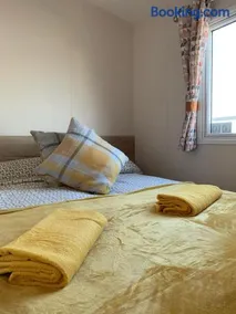 Brambles 66 -Static Holiday Caravan, Porthcawl - Image 2