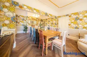 Crookdale House By Holiday Heim Country Manor With Private Pool And Bar - Image 3