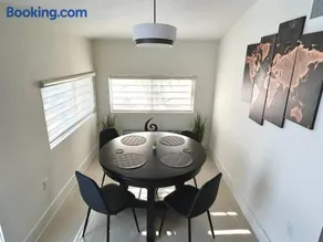 Modern Home w Jacuzzi Near Wynwood-Design District-MIA Airport - Image 4