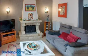 4 Bedroom Stunning Home In Hennebont - Image 3