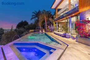 Bali Inspired Villa in Sunset Plaza - Image 2