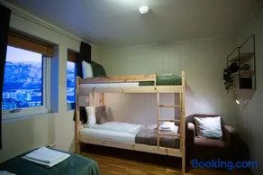 Cozy Studio Close to City, Kitchen & Parking - Image 2