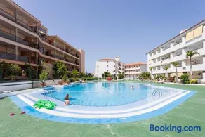 Appartement de vacances avec internet haut débit, terrasse et piscine privée | Vue montagne - Image 2