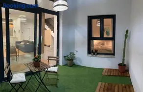 Acogedor apartamento en semisótano con patio y cerca de la Plaza de España - Image 4