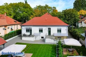 Villa Garden - Image 1