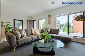 VAQUAY Contempo In Flemington - Image 2