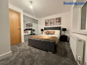 Brand new modern Cheltenham home - Image 2