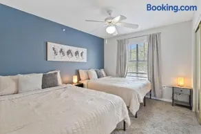 Spacious 3BR Austin Retreat Near Downtown Sleeps 12 Pool Gym - Image 4