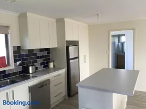 Airy Beach Escape in Ventnor - Image 5