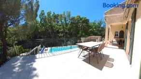 Villa, piscine, calme, à proximité d'un village provençal - Image 1