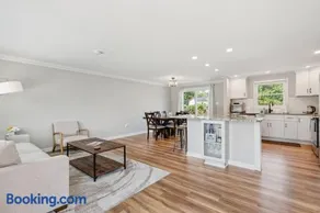 Renovated 3BR Near Sandy Point Beach - Image 1