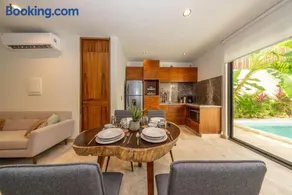 2 BR with Direct Walk-out to Pool, Sauna, and Gym - Image 4