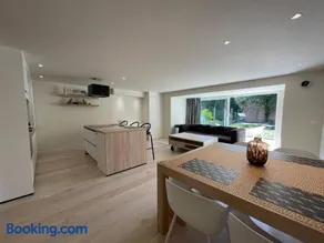 Modern Flat With Garden - Image 2
