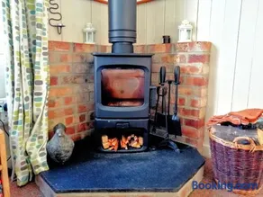 Badgers Den, a beautiful log cabin in a secluded valley close to the beach - Image 2