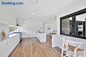 28 First Avenue - Image 3