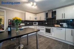 52 Carr Avenue - Image 5