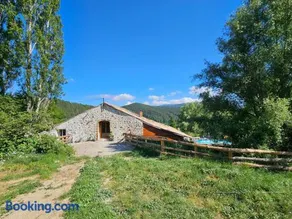 Location insolite avec jardin, piscine et barbecue | Vue montagne - Image 2