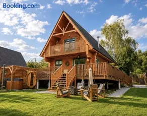 Luxury Waterfront Retreat I Private Hot Tub & Sauna I Lake View - Image 1