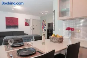 5 min from Papageorgiou Free Indoor Parking - Image 5