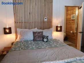 Private Hummingbird Room - Modern & Cozy - Image 3