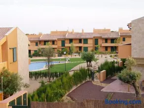 Apartamento con piscina comunitaria y bonitas vistas - Image 1