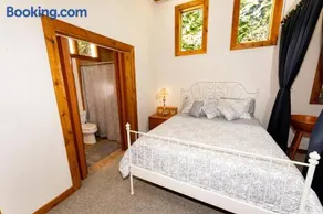 Cozy Cedar Cabin Near Silverwood Theme Park - Sleeps 5 - Quiet & Private - Image 4