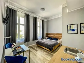 Glam House Apartments - Image 1