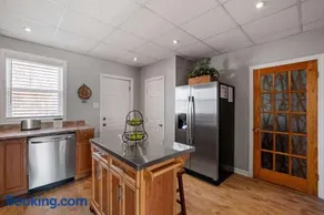1st Flr 1 Bed 1 Ba Furnished-Pet Friendly - Image 1