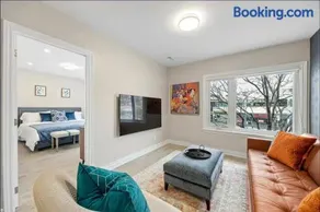 Casa St Clair Hotel Contemporary 2BR Suite w Patio & BBQ - Image 1