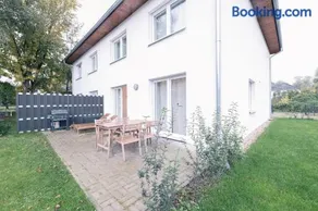 Haus Emma Großes Ferienhaus mit Garten für bis zu 10 Personen - Image 2