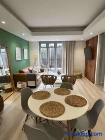Stylish Bree Street Apartment - The Perfect Urban Getaway - Image 3