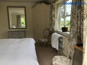 Staggs Cottage - Image 2