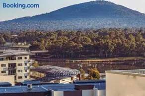 Entire apartment with lake view - Image 4