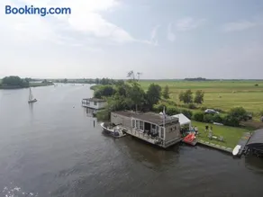 Luxe woonboot unieke locatie Friesland Âlde Feanen - Image 1