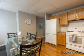 Central 3 Bed 1 Bath in Historic Building - Image 5