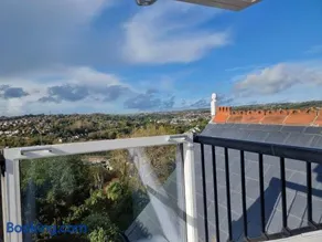 West Hill Retreat Seaview Balcony Loft Apartment & Free Offstreet Parking - Image 3