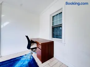 Entire Family-friendly 4 BR Cozy Unit , Metro walk - Image 2