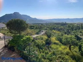 Wild Ivy House with Valley Views - Image 1
