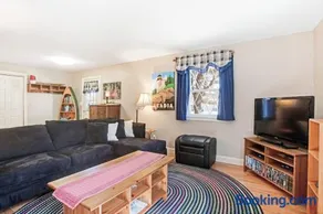 Dog-friendly home in great locale close to the ocean with yard, streaming, W/D - Image 2