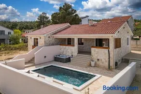 Villa Alora - Image 2
