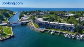 222 Edgewater Inn - Image 2