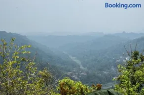 Travel Neth Mountain Bungalow Kandy - Image 1
