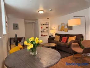 Quaint One Bedroom with Free Parking in Capitol Hill - Image 1